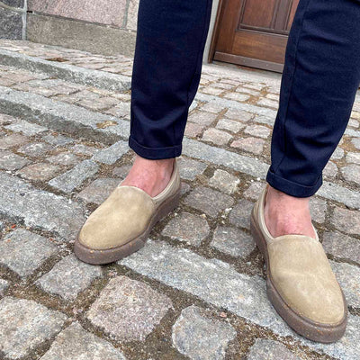 SHOE THE BEAR MENS Jesper slip-on suede Sneakers 150 SAND